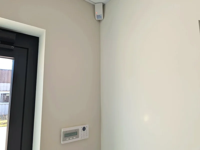 Équipement d'alarme installé en intérieur