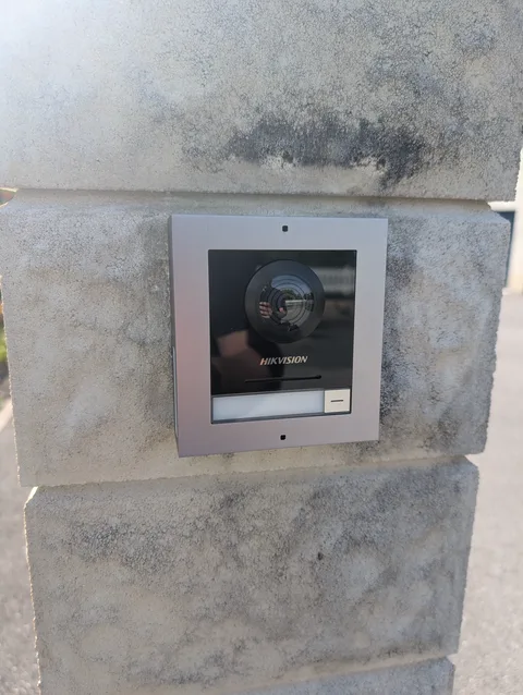 Visiophone Hikvision installé par Totems